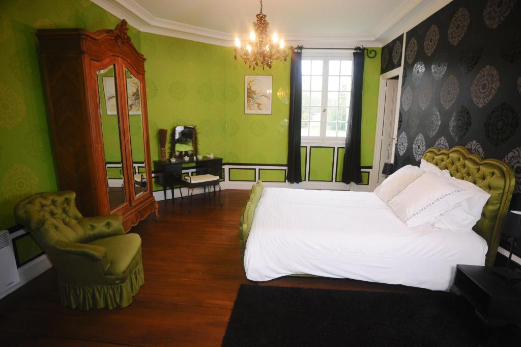לינה וארוחת בוקר Chateau De Bertreville חדר תמונה