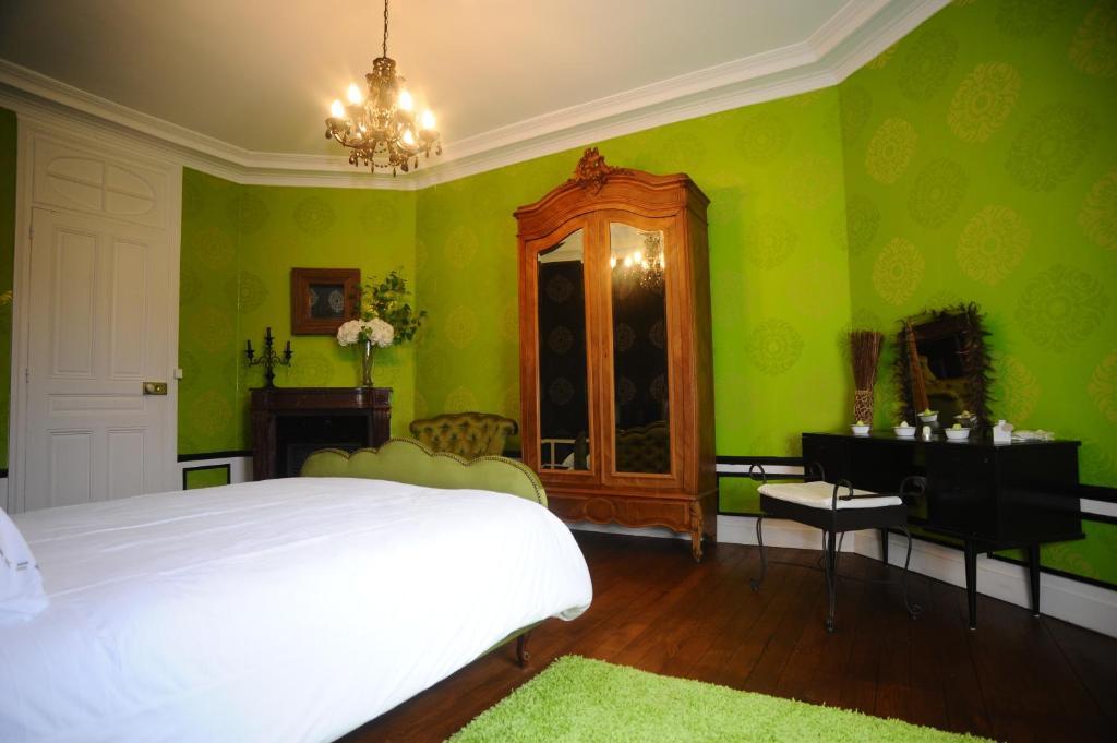 לינה וארוחת בוקר Chateau De Bertreville חדר תמונה